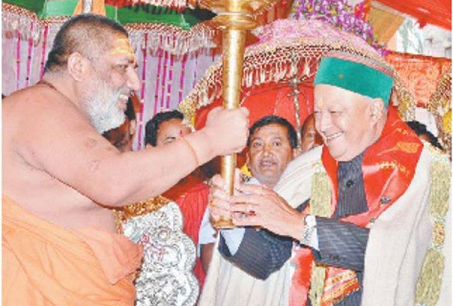 maharaj shri with former cm himachal pradesh